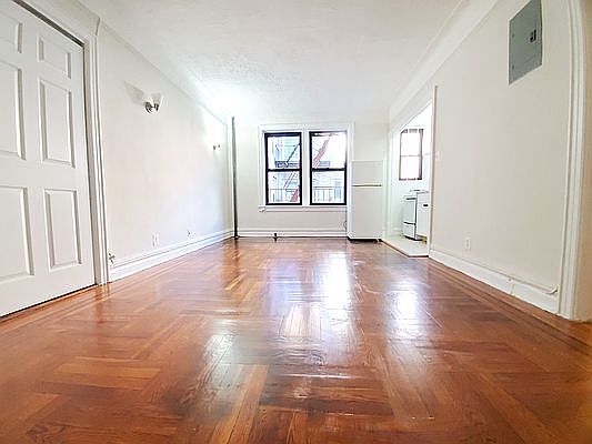 3rd image of 4141 46th St APT 4C