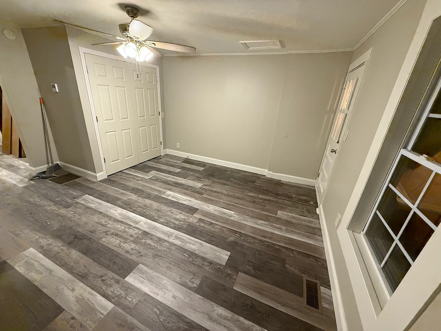 1419 Forest Ave — Photo 3