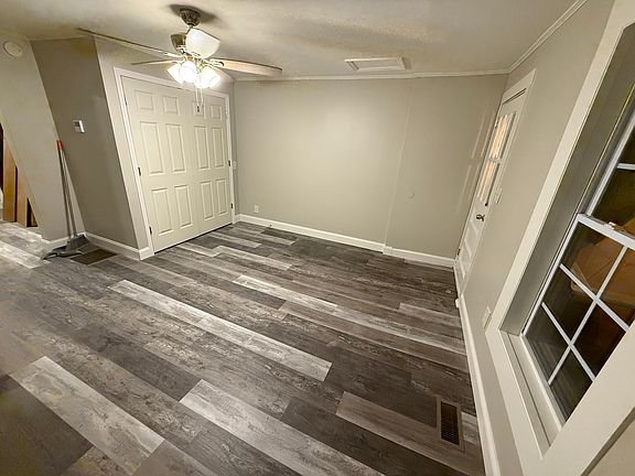 3rd image of 1419 Forest Ave #1425