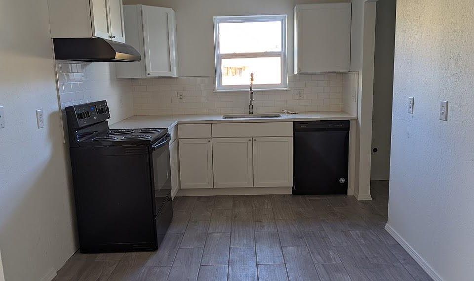 1st image of 14417 S Poplar St E