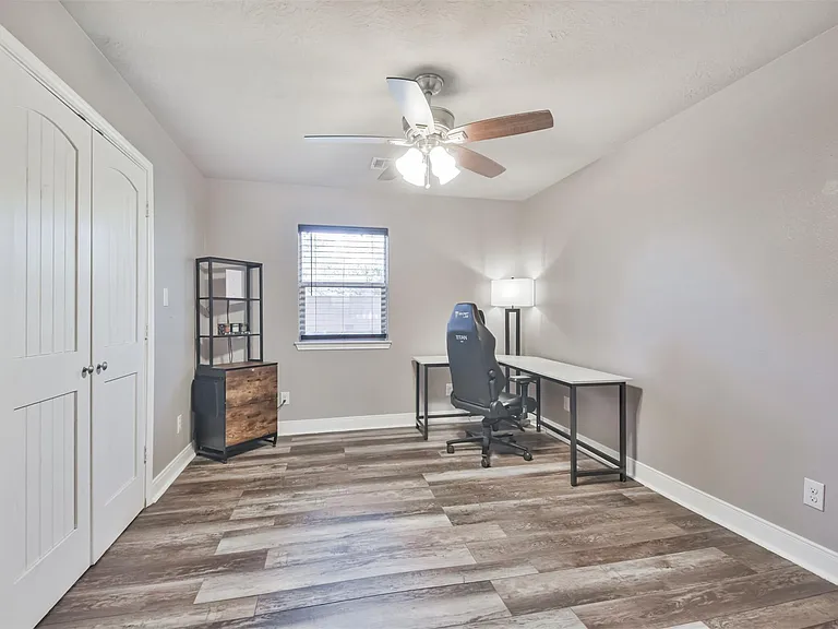 24237 Creekwood Dr — Photo 28
