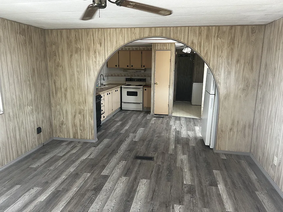 349 N Royal Palm Rd #8