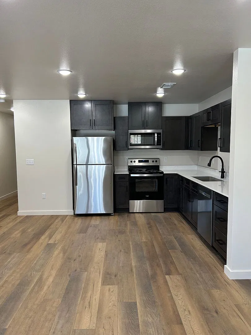 705 West 12th St. — Photo 3
