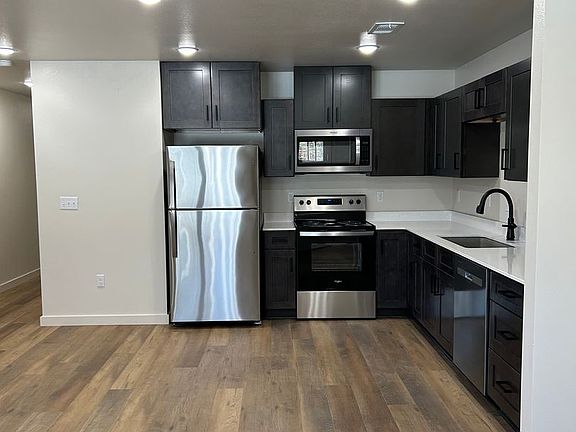 3rd image of 705 W 12th St #B