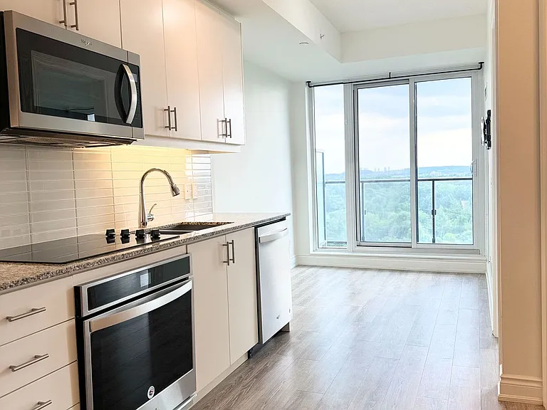 9618 Yonge St #1115 — Photo 2