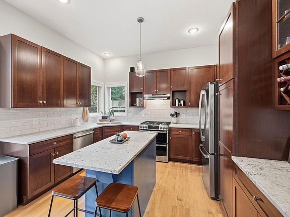 3rd image of 8426 Pine Ct