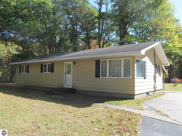 11830 E 34th Rd, Cadillac, MI 49601