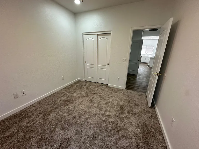 15238 W Custer Ln — Photo 8