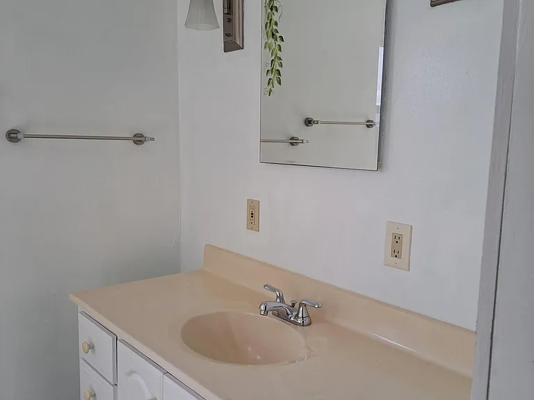 781 Kingsale Rd — Photo 22