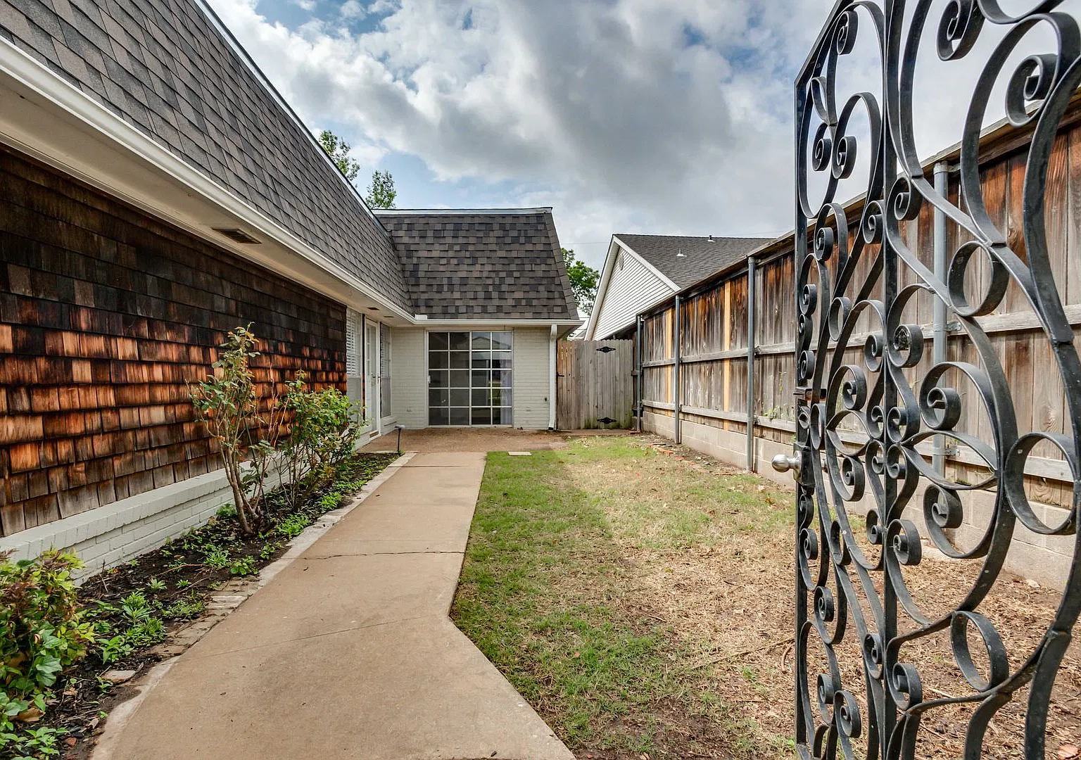 3 Bed 2 Bath Duplex In OKC! — Photo 3
