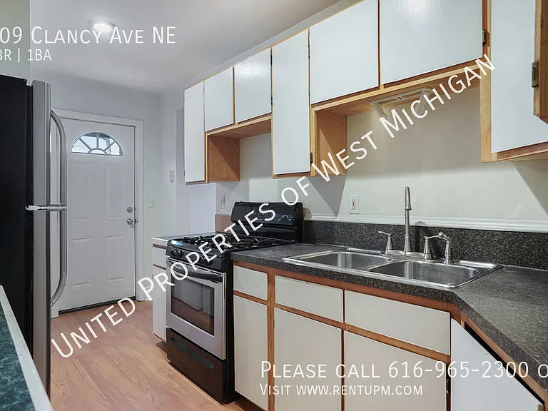709 Clancy Ave NE — Photo 12