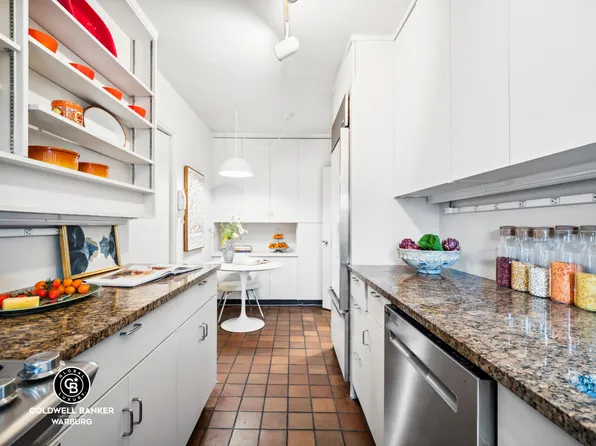 1050 5th Avenue image 9 of 24