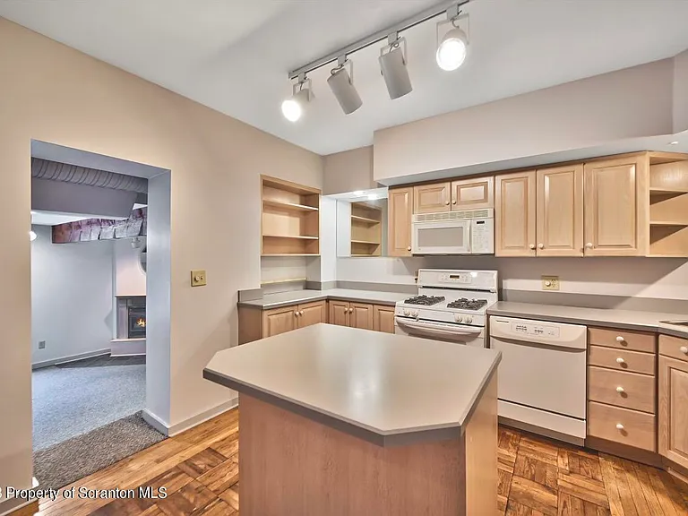 1409 Penn Ave #3 — Photo 12