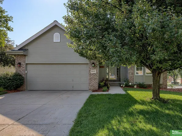 11547 Lakeview Dr, Papillion, NE 68133