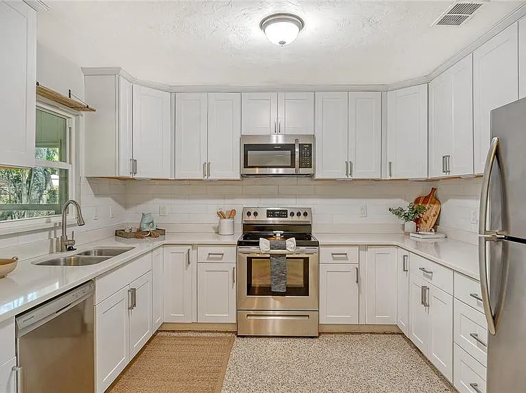 209 Briggs Ct — Photo 10