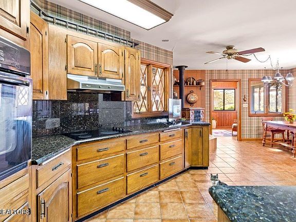 24th image of 4728 N Wildwood Rd