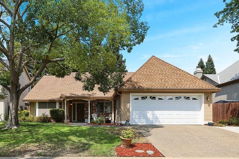 1st image of 1452 Oak Grove Dr