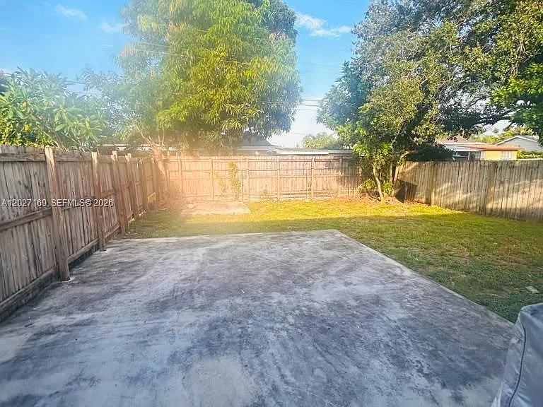 1923 SW 99th Ter — Photo 13