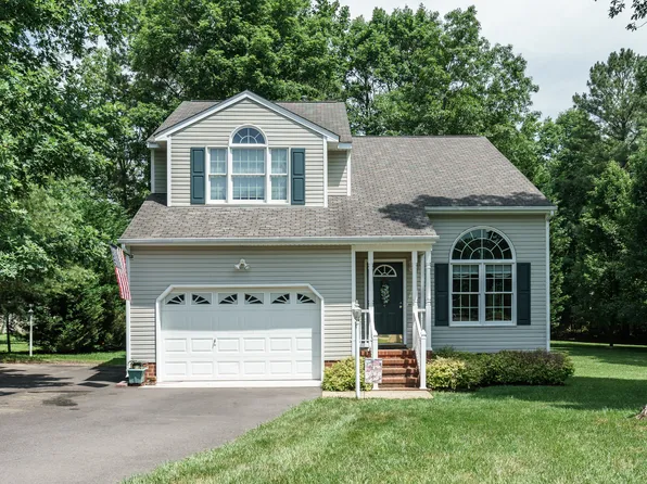 304 Thornhill Dr, Chester, VA 23836