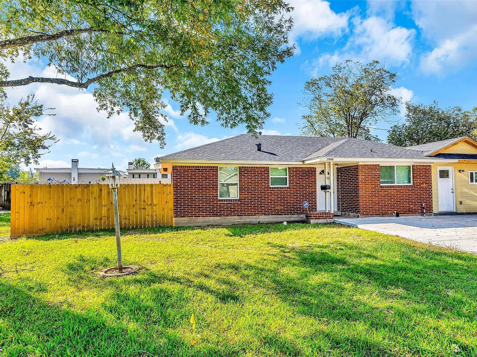 2 bed, 1.0 bath, 1308 sqft, $1,400 — Photo 2