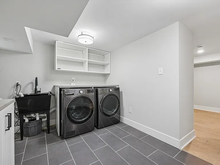 218 Biddulph Rd — Photo 64
