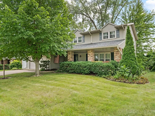 1223 Crow Creek Rd, Bettendorf, IA 52722