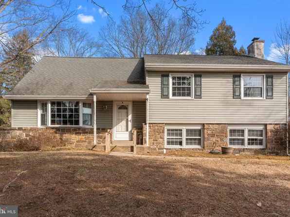 418 Merion Dr, Newtown, PA 18940