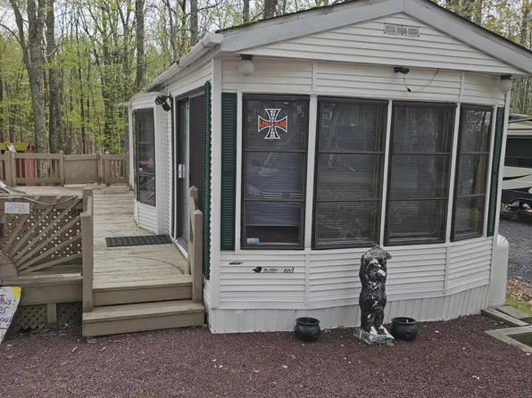 198 Big Bass Dr, Milford, PA 18337
