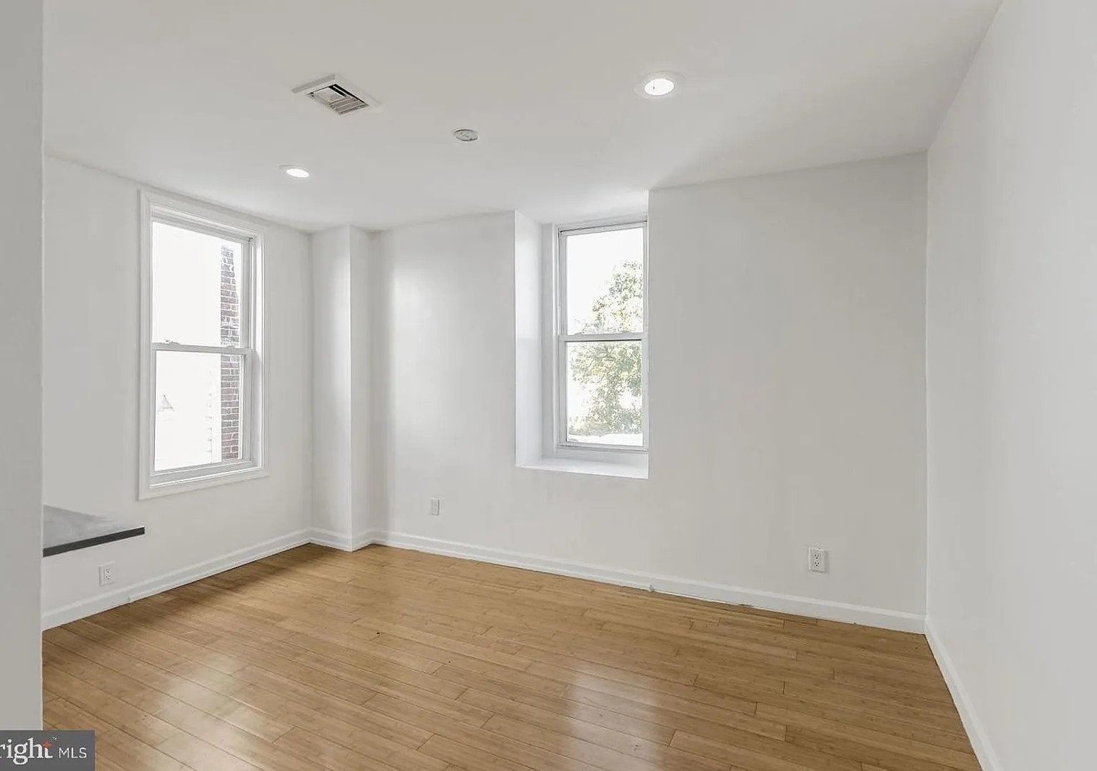 5019 Walnut Street — Photo 2