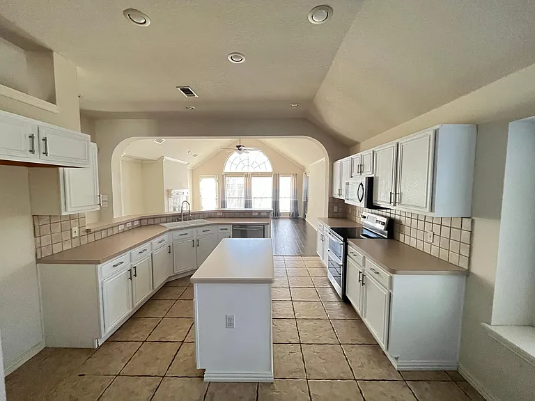 6021 Blue Spruce Ln — Photo 10