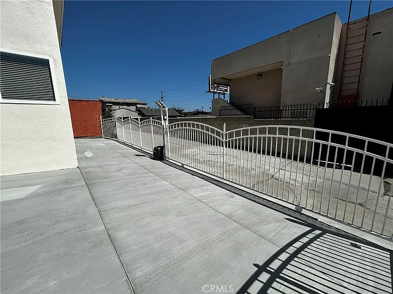 2722 E Wall St #C-D — Photo 6