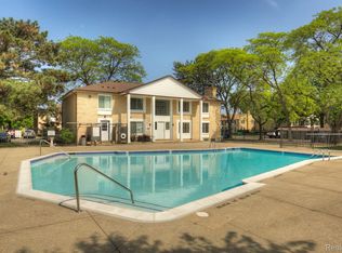 29264 Gloede Dr #180, Warren, MI 48088