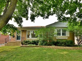 811 Lakeside Dr, Wheaton, IL 60187