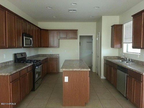 4th image of 1804 S 160th Ln