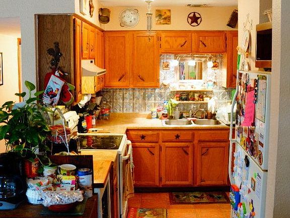 3rd image of 202 Green Meadows Ln