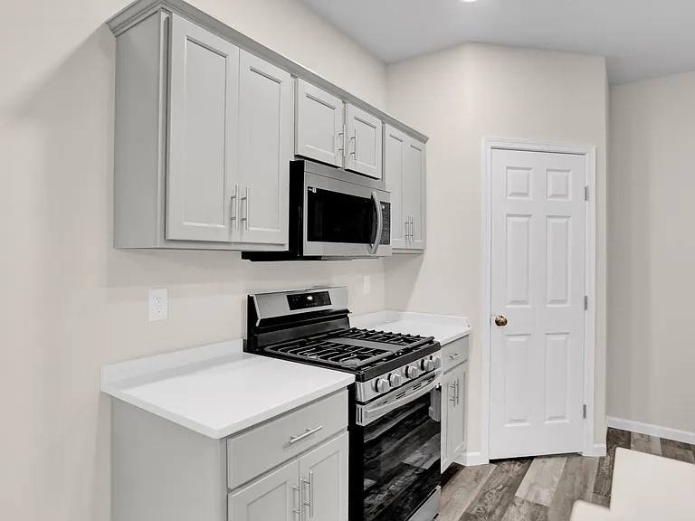 62 Helene Ct — Photo 10