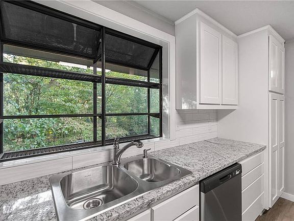 3rd image of 17 Cobb Cir