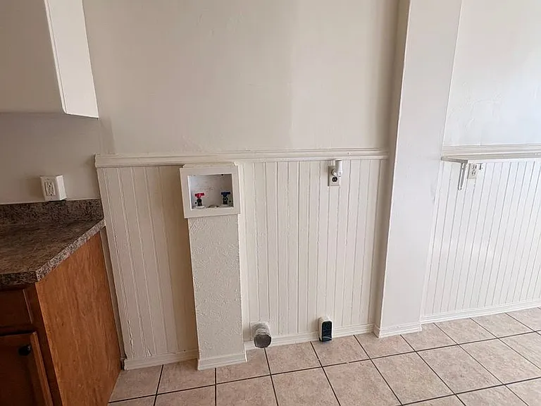 144 E Maple St — Photo 7