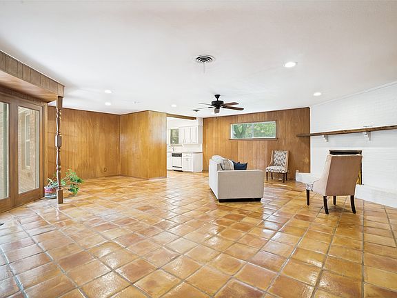 4th image of 10208 Plummer Dr