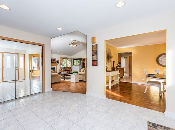 3rd image of 4050 Blackstone Ave