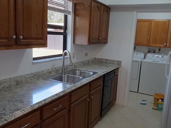 3rd image of 104 Harris Dr