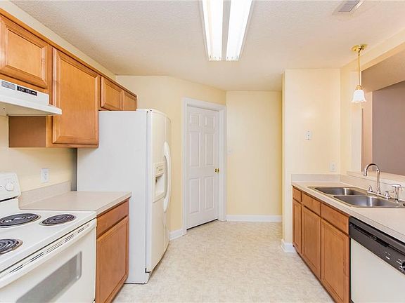3rd image of 2210 Venice Ct