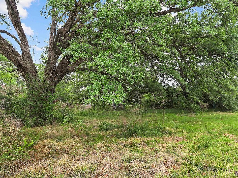 2nd image of 15475 Greenwell Springs Rd