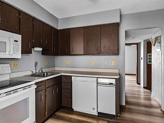 3rd image of 2819 SW Prairie Rd APT 50