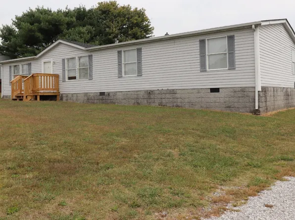 890 Carey Rd, Hartsville, TN 37074