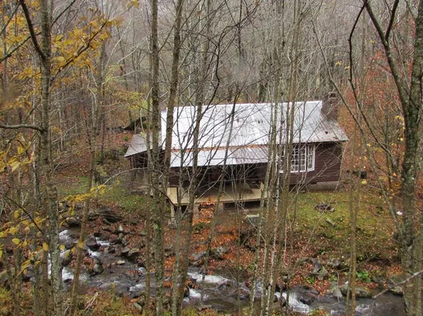 854 Old Roan Mountain Rd, Bakersville, NC 28705