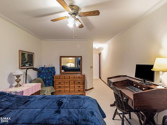 4th image of 1044 Julie Dr