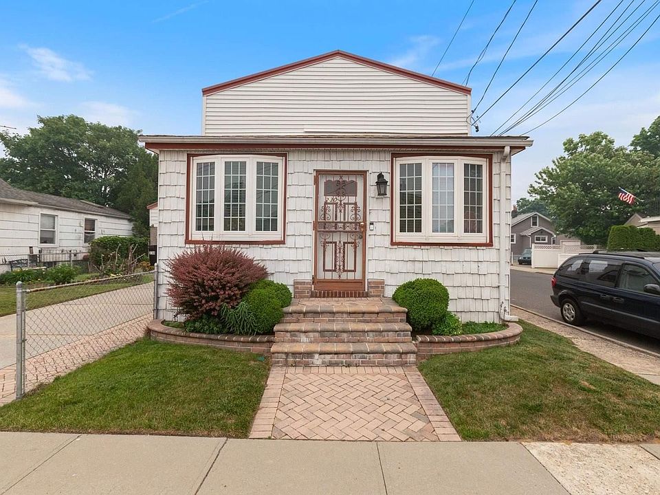 1st image of 230 Waldorf Avenue
