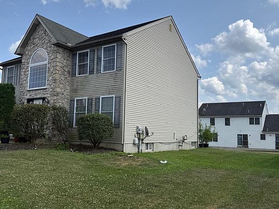 2nd image of 215 N Sandy Ln