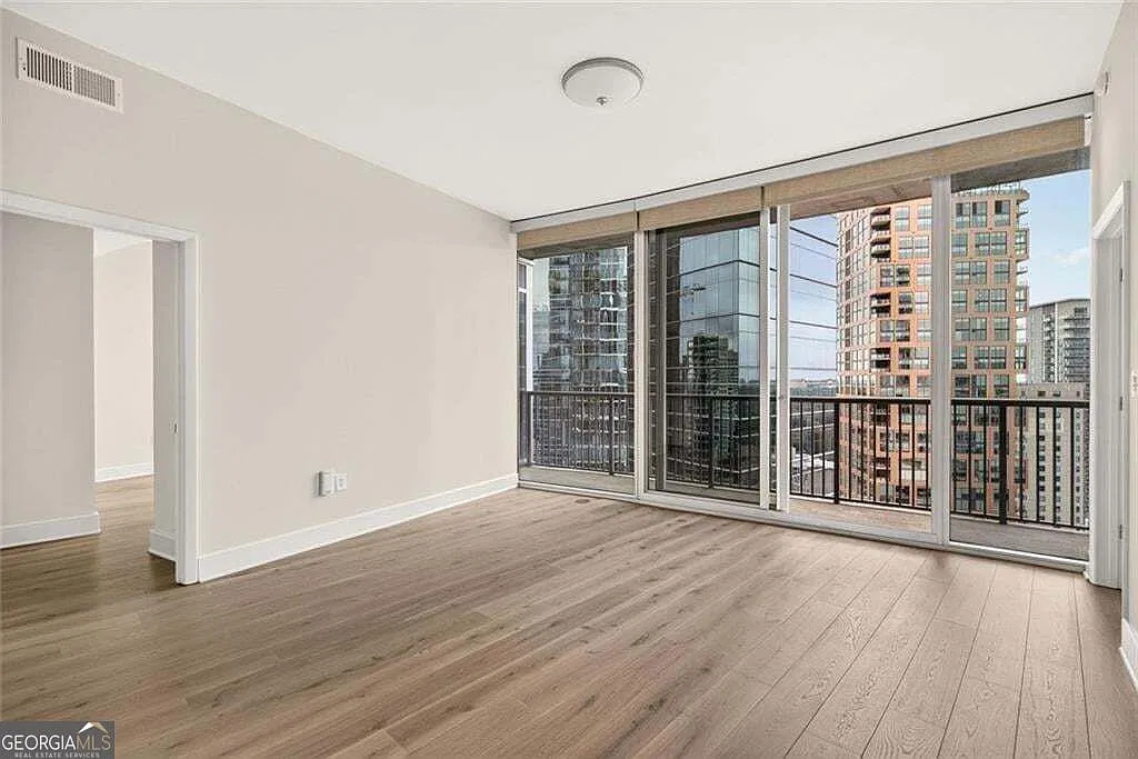 2 bed, 2.0 bath, 1213 sqft, $3,500 — Photo 2